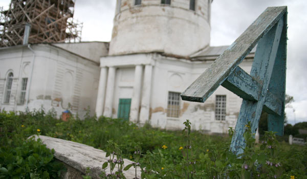 Свежие фото Спасо-Покровского храма в данном материале предоставлены сайтом maloarhangelsk.ru.