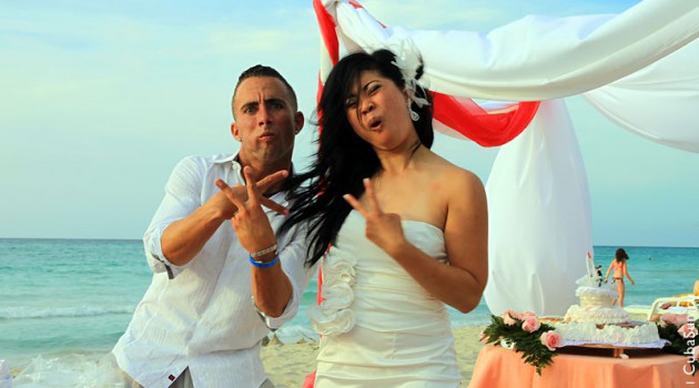 Свадьба на берегу Атлантического океана: молодожёны..